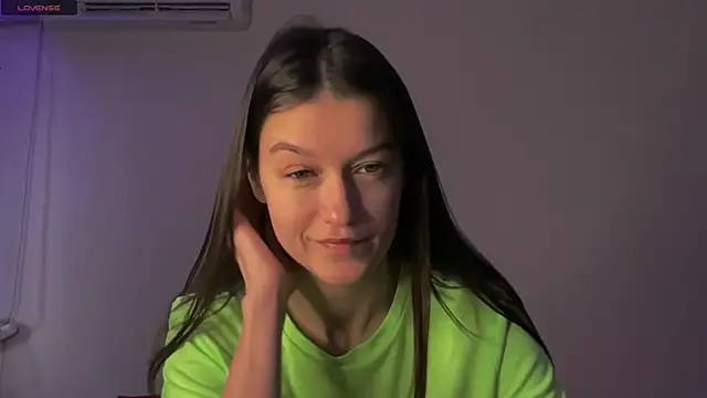 Snapshot of Alice__grace chatting on February 21, 2025, 2:38 pm Alice  grace online show from February 21, 2025, 2:38 pm