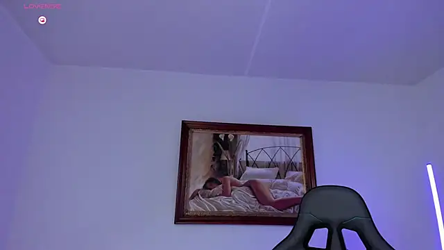 Snapshot of RoyConstance chatting on June 18, 2026, 5:39 am RoyConstance online show from June 18, 2026, 5:39 am