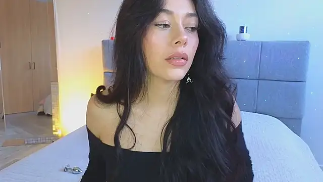 Snapshot of Soffimoon_ chatting on June 4, 2026, 8:46 pm Soffimoon online show from June 4, 2026, 8:46 pm