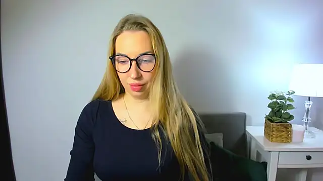 Snapshot of AriaDesire chatting on December 3, 2025, 7:41 am AriaDesire online show from December 3, 2025, 7:41 am