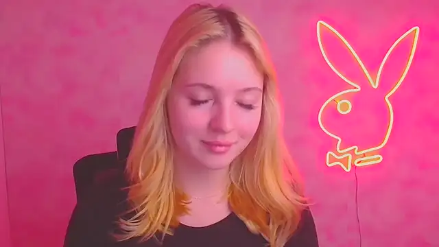 Snapshot of Milka_kiss_ chatting on November 13, 2025, 12:31 pm Milka kiss online show from November 13, 2025, 12:31 pm