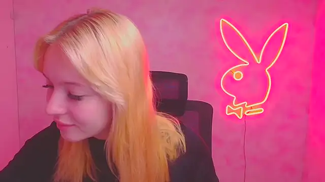 Snapshot of Milka_kiss_ chatting on October 15, 2025, 8:55 am Milka kiss online show from October 15, 2025, 8:55 am