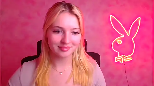 Snapshot of Milka_kiss_ chatting on November 20, 2025, 12:17 pm Milka kiss online show from November 20, 2025, 12:17 pm