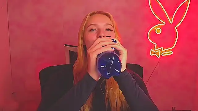 Snapshot of Milka_kiss_ chatting on March 18, 2025, 9:56 am Milka kiss online show from March 18, 2025, 9:56 am