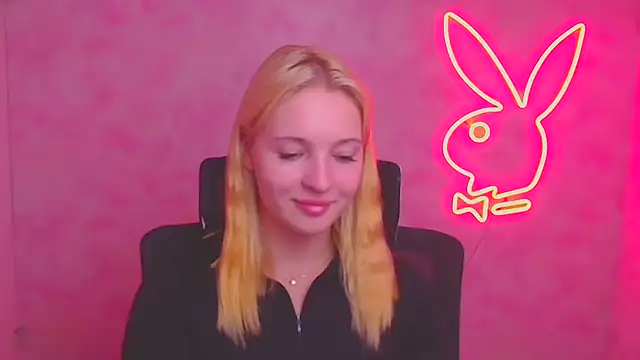 Snapshot of Milka_kiss_ chatting on September 29, 2025, 11:49 am Milka kiss online show from September 29, 2025, 11:49 am