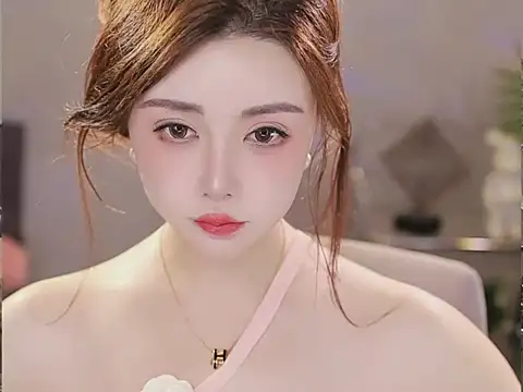 Qiaoqiao  online show from February 13, 2026, 7:19 am