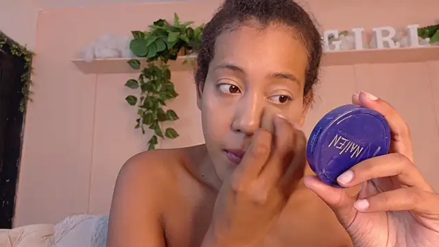 Snapshot of flavia_cruz chatting on July 19, 2026, 12:24 pm flavia cruz online show from July 19, 2026, 12:24 pm