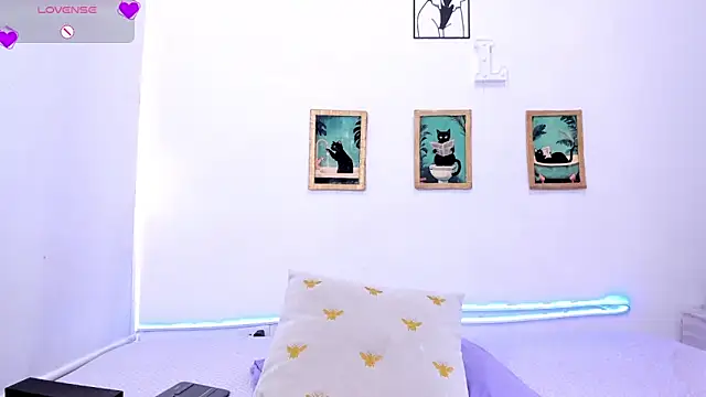 LilitRobins online show from February 6, 2026, 9:00 pm