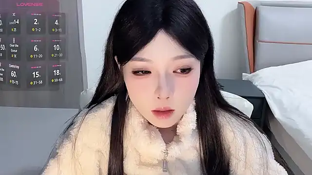 Q-ing online show from January 10, 2025, 12:26 pm