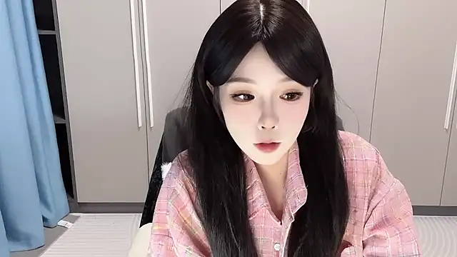 Q-ing online show from October 11, 2025, 2:07 pm