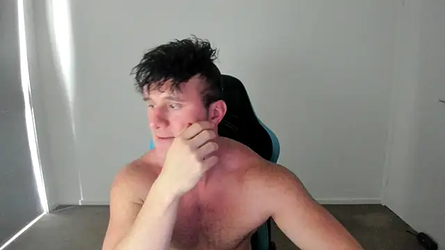 Snapshot of _DownUnderFit_ chatting on October 27, 2025, 12:44 am DownUnderFit online show from October 27, 2025, 12:44 am