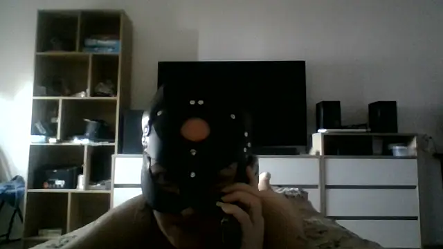 Snapshot of MaxWellas6 chatting on March 5, 2026, 2:35 pm MaxWellas6 online show from March 5, 2026, 2:35 pm