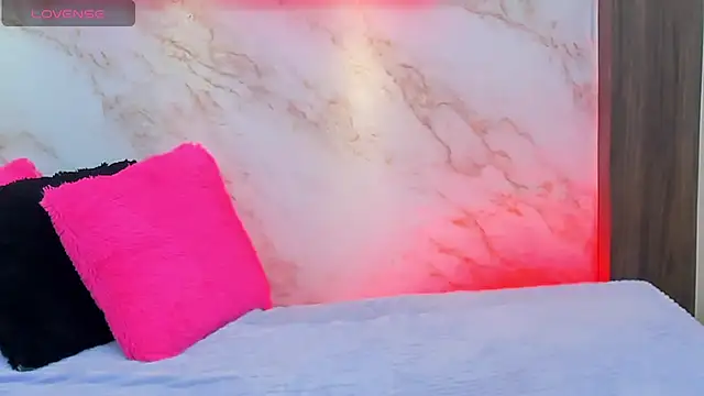 AmyBarton02 online show from April 14, 2026, 4:34 pm