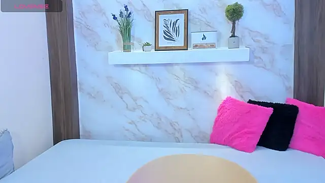 AmyBarton02 online show from December 14, 2025, 6:13 pm