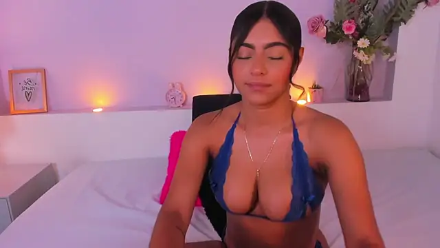 AmyBarton02 online show from December 16, 2024, 3:32 pm