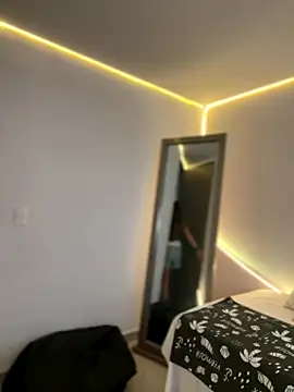 Snapshot of AmmyCollinsW chatting on December 18, 2025, 9:18 pm AmmyCollinsW online show from December 18, 2025, 9:18 pm