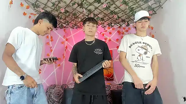 Snapshot of Fresahot2005 chatting on December 4, 2025, 8:30 pm Fresahot2005 online show from December 4, 2025, 8:30 pm