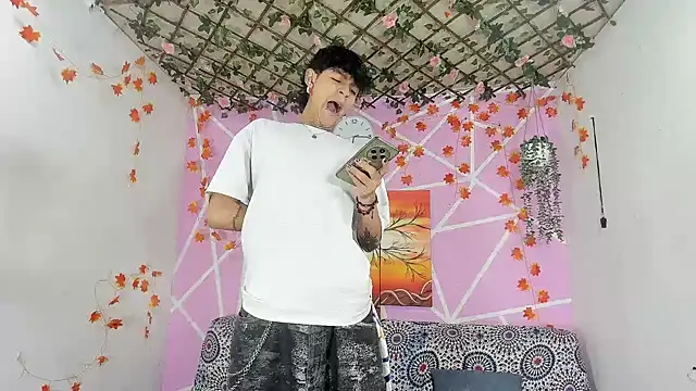 Snapshot of Fresahot2005 chatting on December 18, 2025, 1:59 pm Fresahot2005 online show from December 18, 2025, 1:59 pm