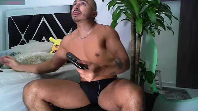 Snapshot of LeooBigBoy chatting on February 27, 2025, 4:24 am LeooBigBoy online show from February 27, 2025, 4:24 am