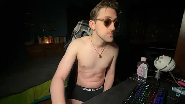 Snapshot of Stefisexy91 chatting on October 3, 2025, 8:43 pm Stefisexy91 online show from October 3, 2025, 8:43 pm