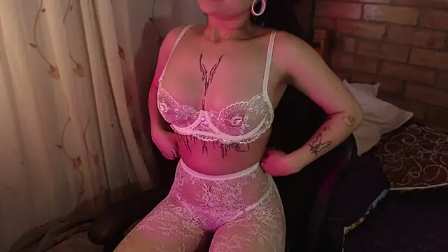 Cintya Kros online show from February 18, 2026, 10:06 pm