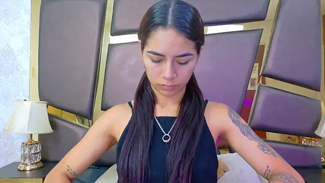 NicoleEsposito online show from November 12, 2025, 12:53 pm