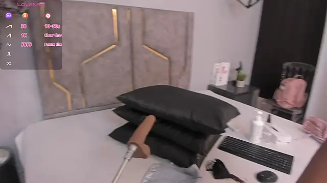 Maddyjohnsonn online show from December 5, 2024, 3:42 am