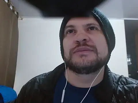 camiloking1720 online show from April 3, 2026, 8:43 am