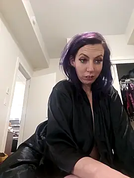 erinSmiles online show from October 29, 2025, 12:59 pm