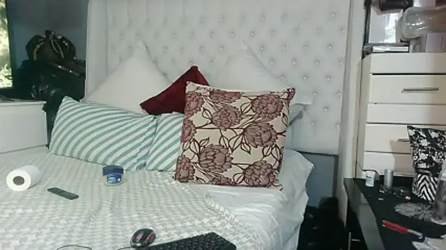 Carocurvy online show from November 22, 2025, 12:10 am