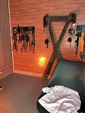 Snapshot of yey_bdsm chatting on May 13, 2026, 4:36 pm yey bdsm online show from May 13, 2026, 4:36 pm