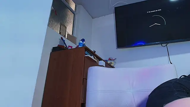 Maylin 2024 online show from October 27, 2025, 8:43 pm