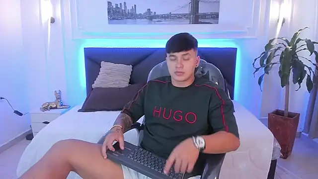 Cristopher strong online show from November 30, 2025, 2:18 pm