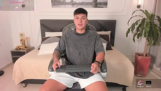 Cristopher strong online show from May 17, 2026, 1:44 pm