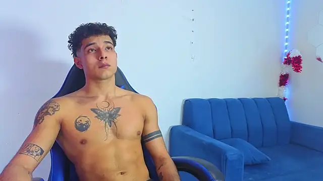 Snapshot of Demitryo chatting on January 13, 2026, 6:39 am Demitryo online show from January 13, 2026, 6:39 am