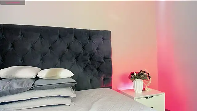 Snapshot of luna_willians chatting on December 15, 2025, 12:22 pm luna willians online show from December 15, 2025, 12:22 pm