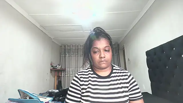 Indianmayaxoxo online show from May 26, 2026, 12:03 pm
