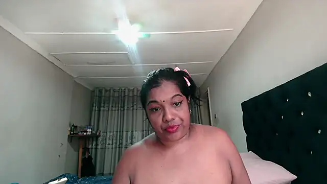 Indianmayaxoxo online show from March 19, 2026, 7:41 am