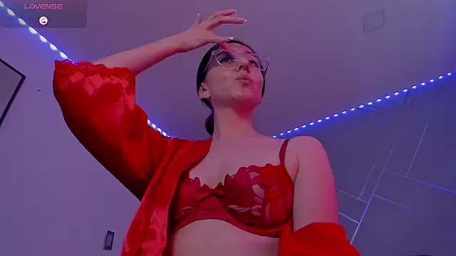 Ich Bin Julia online show from February 1, 2025, 3:50 pm