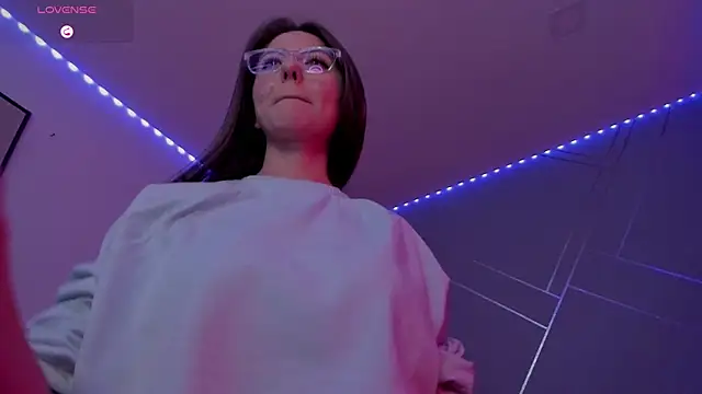 Ich Bin Julia online show from February 15, 2025, 6:33 pm