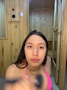 Snapshot of Barbielatinas chatting on July 10, 2026, 2:33 am Barbielatinas online show from July 10, 2026, 2:33 am