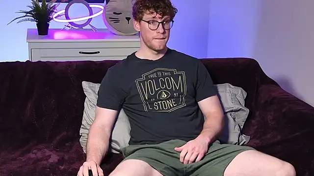 BlueEyedTallGuy94 online show from November 18, 2025, 3:10 am