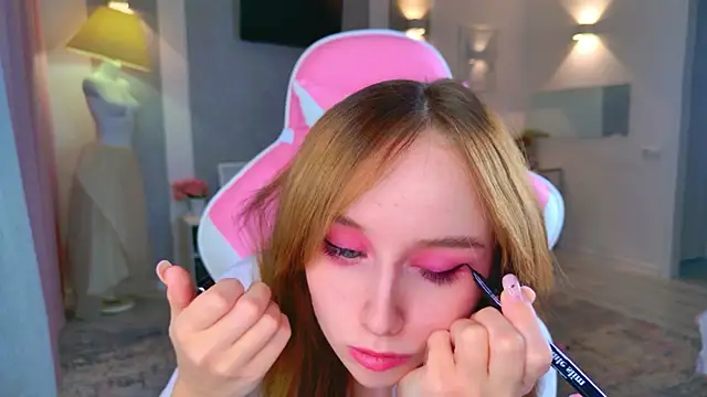 b4by LoL1 online show from December 2, 2025, 11:23 am