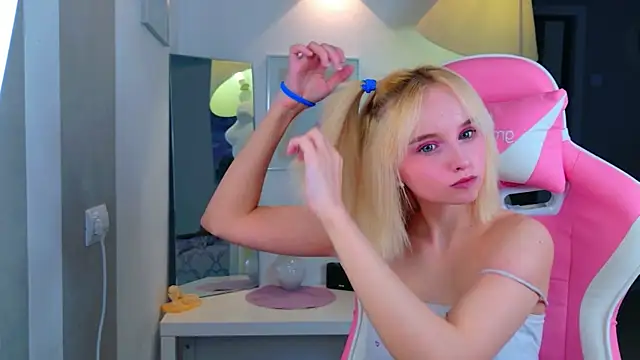 b4by LoL1 online show from April 11, 2026, 12:31 pm