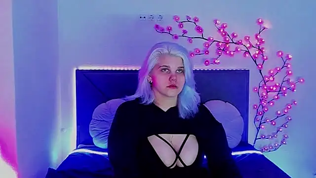 JoannLowe online show from April 15, 2026, 7:58 pm