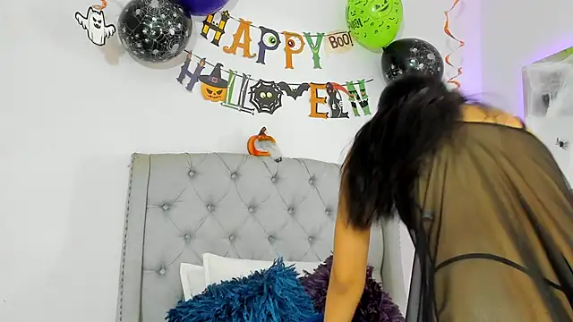 Snapshot of TianaReedd chatting on October 20, 2025, 12:17 pm TianaReedd online show from October 20, 2025, 12:17 pm