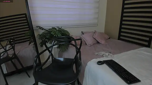 Catyloves online show from February 6, 2026, 10:17 pm