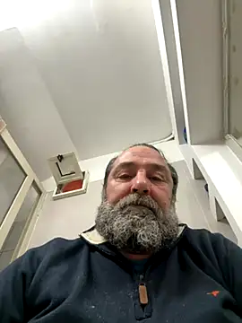 Snapshot of ros217 chatting on November 10, 2025, 12:32 pm ros217 online show from November 10, 2025, 12:32 pm