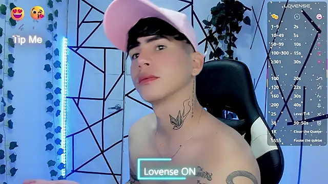 Snapshot of Tayson_Rivers chatting on June 1, 2026, 12:33 am Tayson Rivers online show from June 1, 2026, 12:33 am
