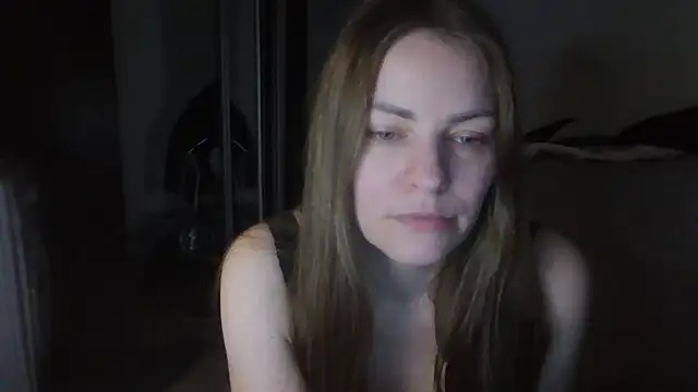 AnnaDiamond1 online show from April 9, 2026, 9:43 pm